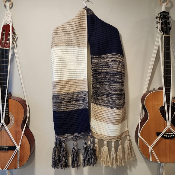 Calvin Klein Tassel Knit Colorblock Scarf - Picture 2 of 4